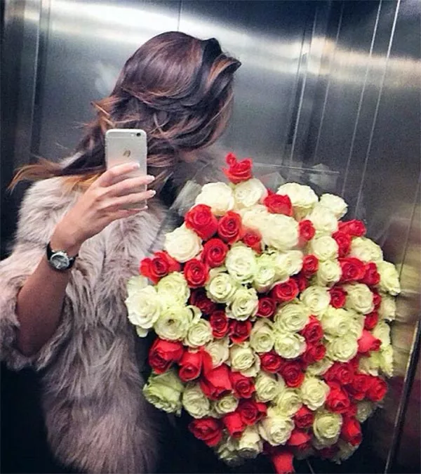 Why do Russian girls post photos with flowers